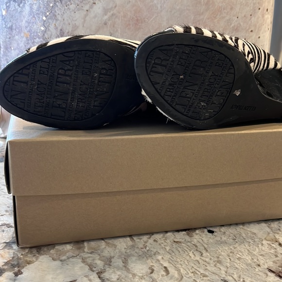 Ellen Tracy zebra peep toe wedge 7 1/2 - Picture 3 of 3